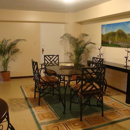 La Alameda Apartment Каракас Стая снимка